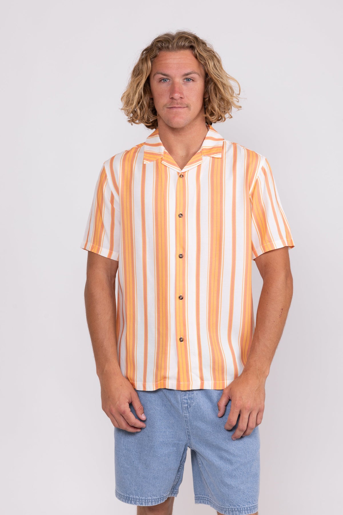 Rusty USA Back Door Short Sleeve Shirt APRICOT